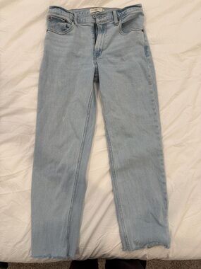 Abercrombie The Mom High-Rise Light Wash Women's Jean 27 / 4